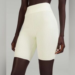 NWT Lululemon Ribbed Knit High-Rise Biker Short 8"
Lemon size 12 casual lounge
